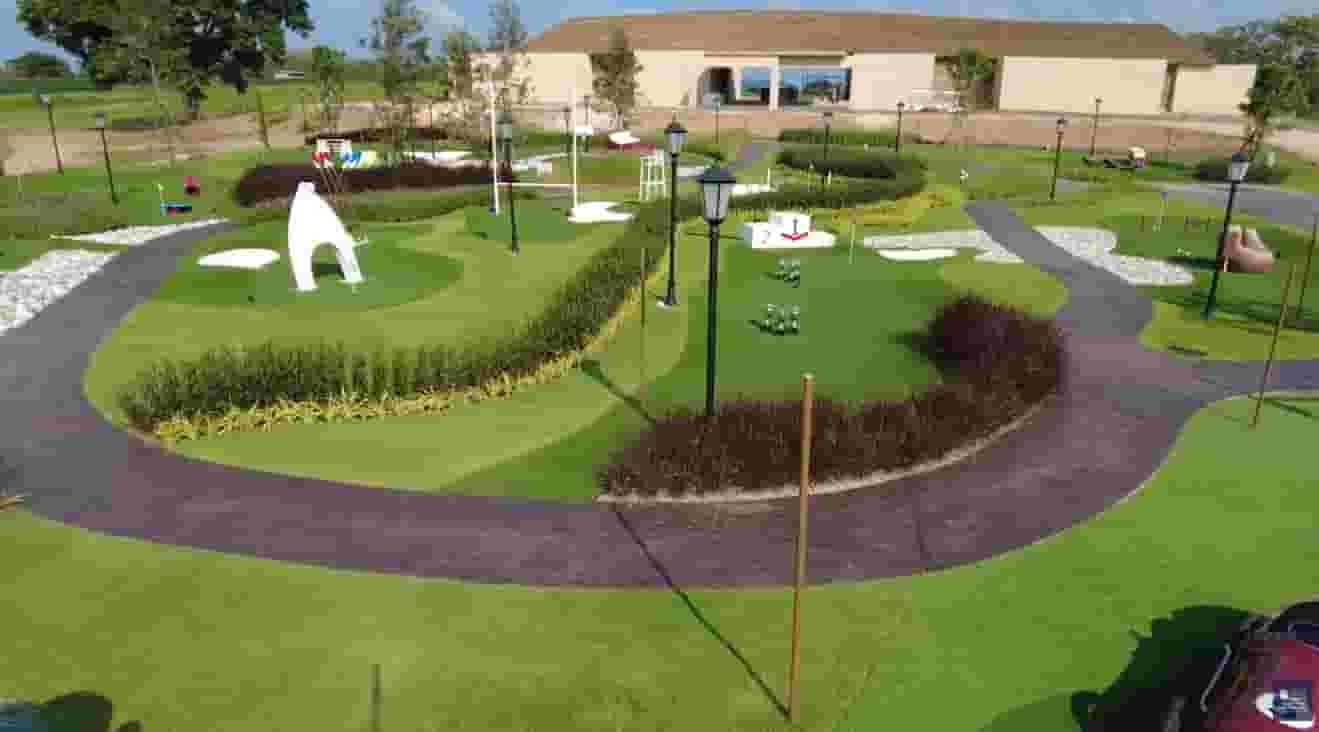 Mini Golf หญ้าเทียมที่ยิ่งใหญ่ที่สุด