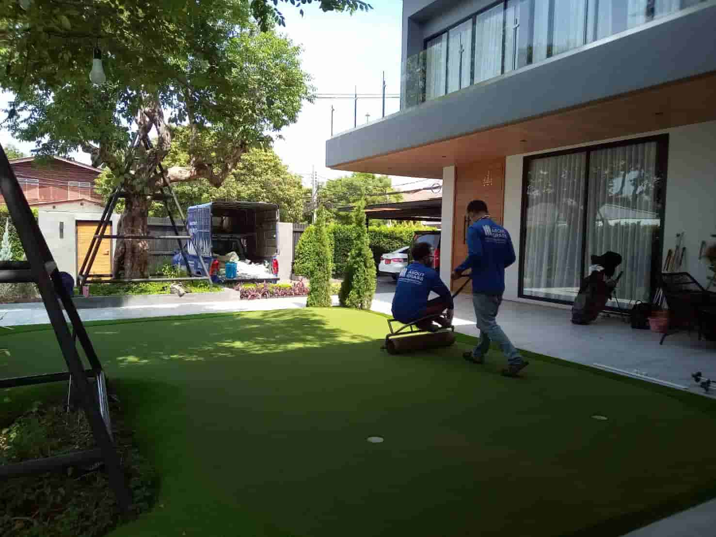 วิธี จัดสวนหญ้าเทียม ที่เหมาะสมกับบ้านทาวน์เฮ้าส์ - Image 1
