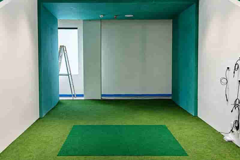 เปลี่ยนพื้นที่ภายในอาคาร  สู่ห้องซ้อมกอล์ฟ โดย About Grass - Image 3