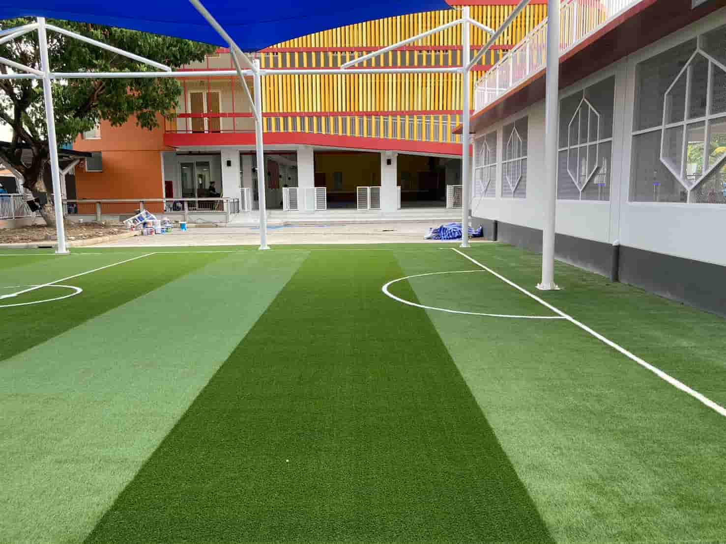 พาส่อง “สนามหญ้าเทียม โรงเรียนนานาชาติ” มาตรฐานสากล ปลอดภัยตอบโจทย์ทุกสภาพอากาศ - Image 1