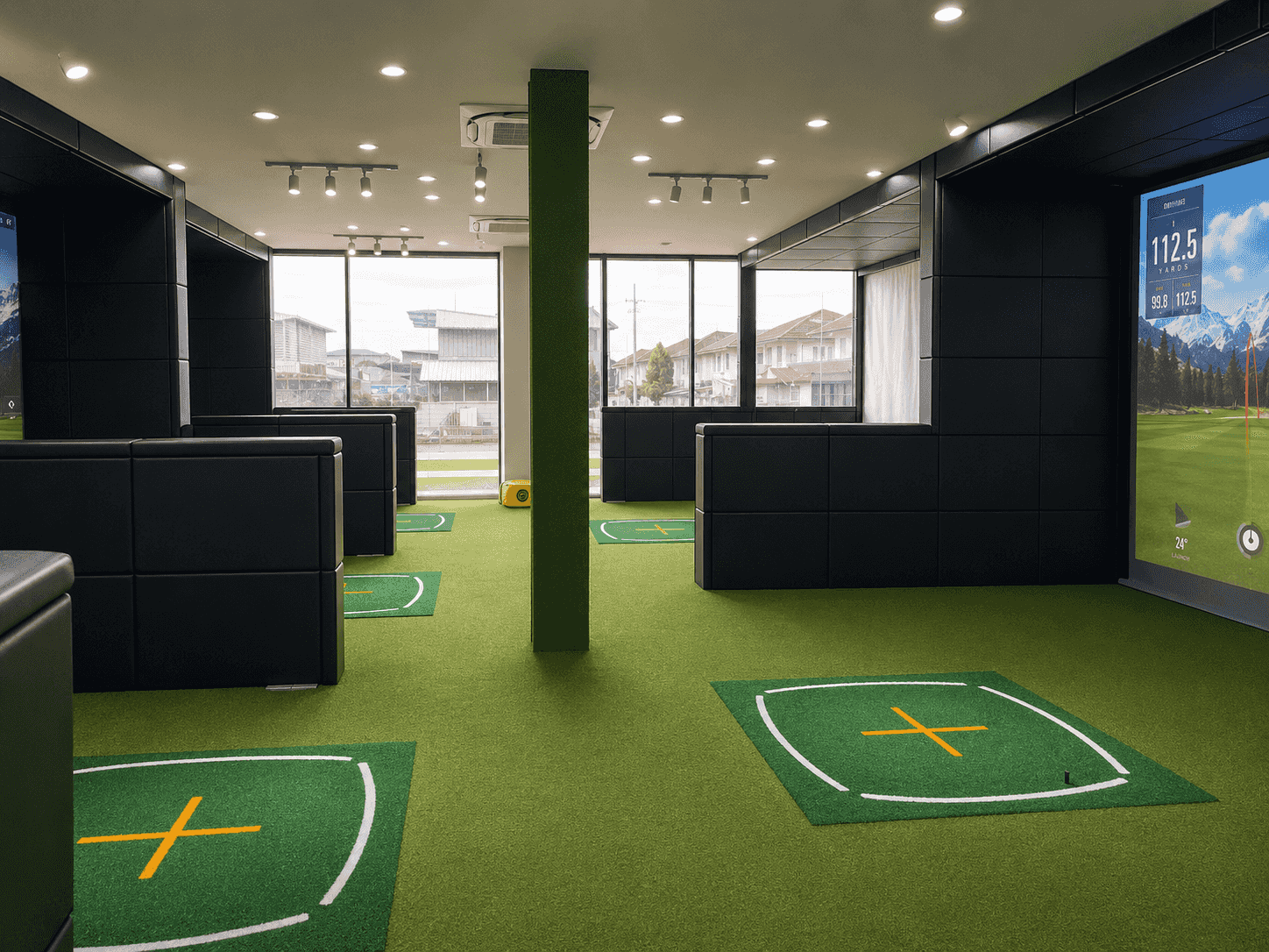 ซ้อมไดร์ฟกอล์ฟในร่มๆ ด้วยระบบ Simulator ที่ AC Driving Range - Image 3